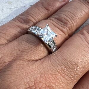 Elegant Silver Women's CZ Ring 7.25